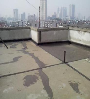 东湖漏水维修 楼顶漏水是什么原因，楼顶漏水维修方法是什么?